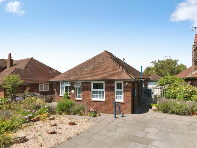 Bungalow for sale in Willingdon, Cross In Hand