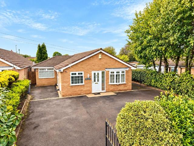Bungalow for sale in Saughall Massie, Wirral