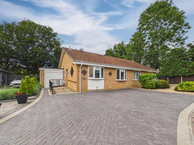 Bungalow for sale in Little Sandhurst