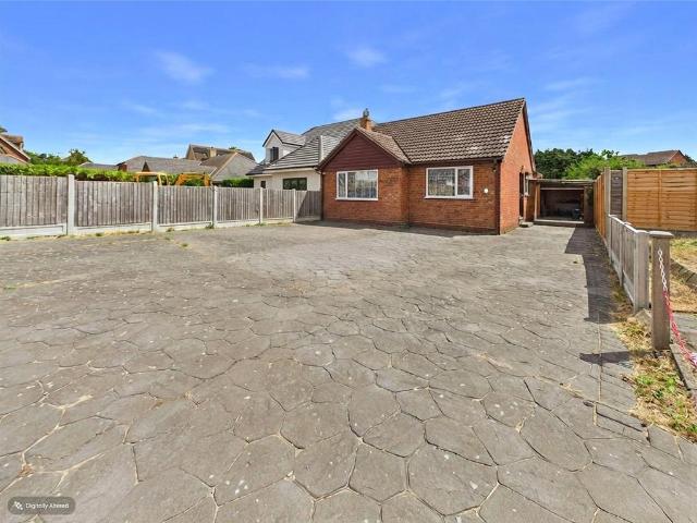 Bungalow for sale in Chipping Hill, Essex