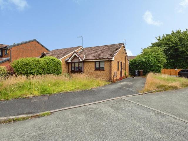 Bungalow for sale in Guide Bridge, Greenheys