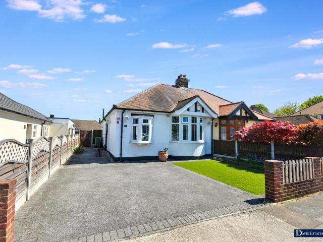 Bungalow for sale in Cranham, Greater London