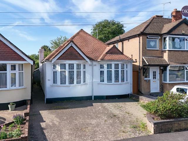 Bungalow for sale in Batchworth, Hertfordshire