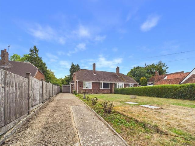 Bungalow for sale in Bledlow-cum-Saunderton, Bledlow