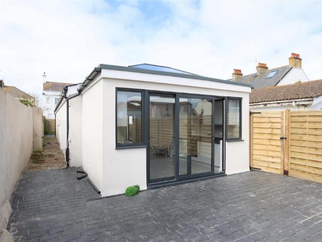 Bungalow for sale in Hornsey, Greater London
