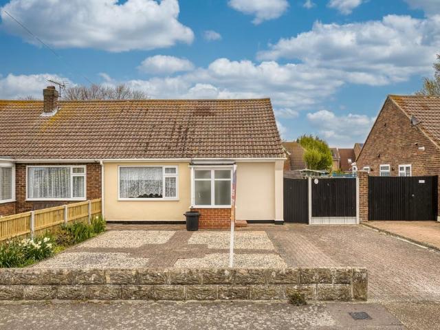 Bungalow for sale in Acol, Kent