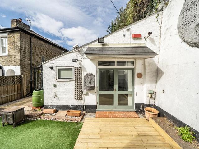 Bungalow for sale in Blackheath Vale, Greater London