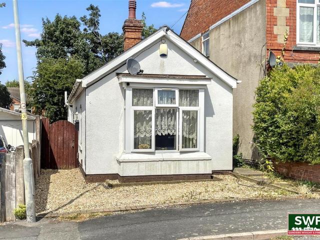Bungalow for sale in Goldthorn Hill, Penn