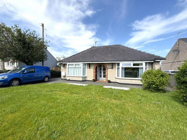 Bungalow for sale in Llangefni, Wales