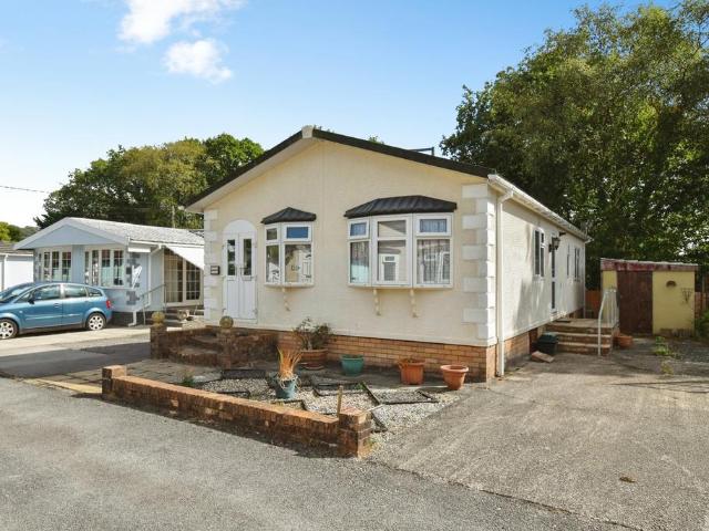 Bungalow for sale in Blaenhonddan