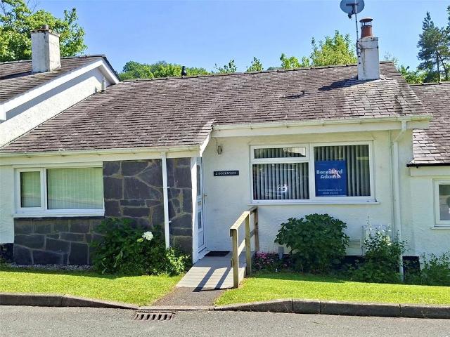 Bungalow for sale in Y Felinheli, Wales