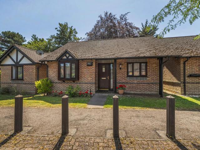 Bungalow for sale in Henley-on-Thames, Berrick Salome