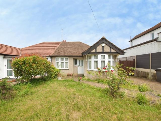 Bungalow for sale in East Barnet, Greater London