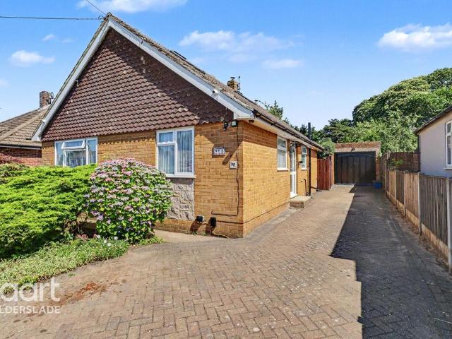 Bungalow for sale in Snodhurst, Chatham