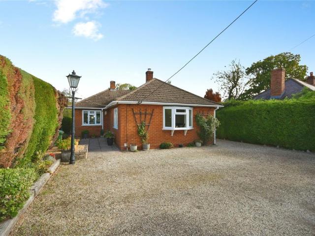 Bungalow for sale in Pamber End, Basingstoke and Deane