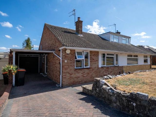 Bungalow for sale in Dunstable, Central Bedfordshire