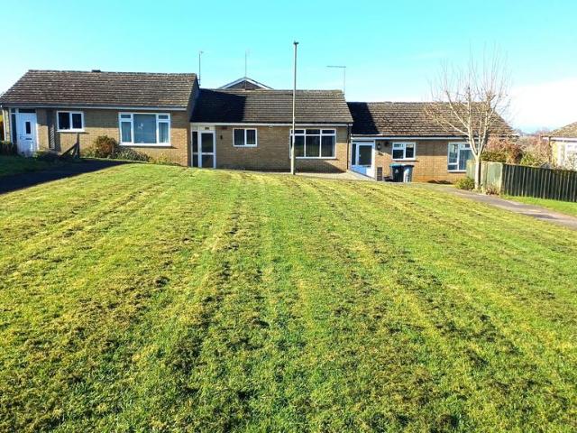 Bungalow for sale in Chipping Norton, Black Bourton