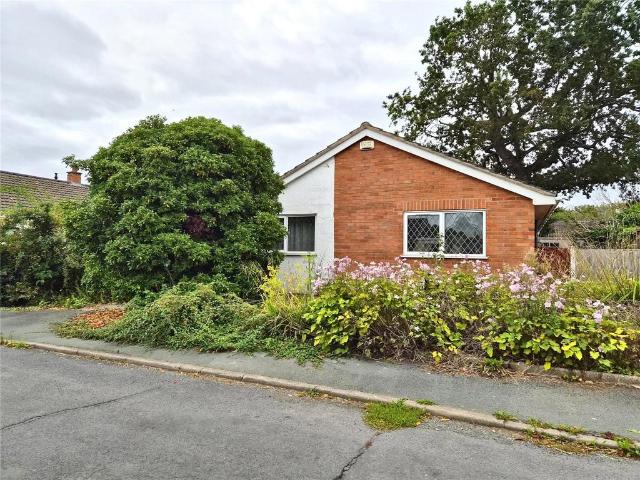 Bungalow for sale in Bangor On Dee, Wales
