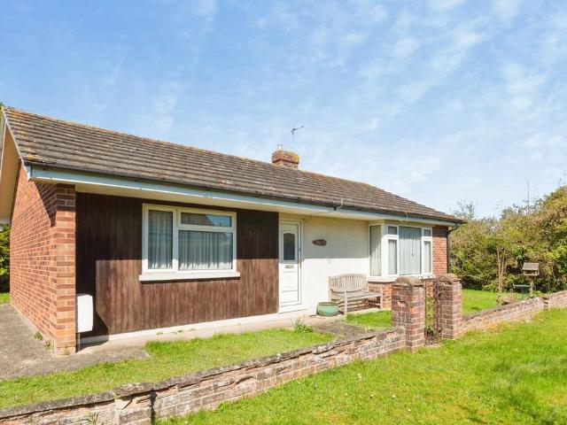 Bungalow for sale in Sudbury, Chelmondiston