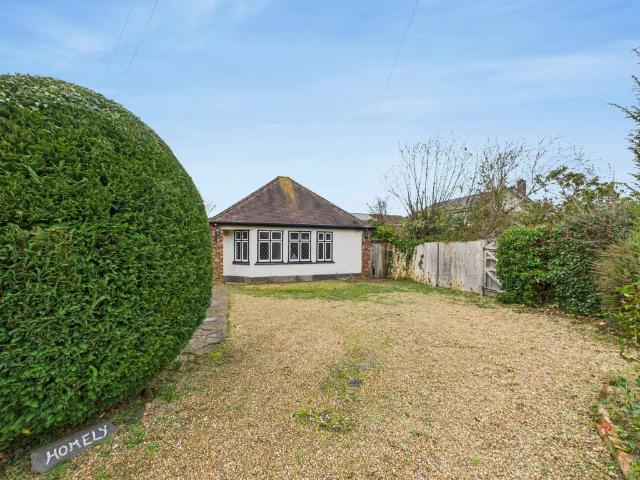 Bungalow for sale in Ramsden, Greater London