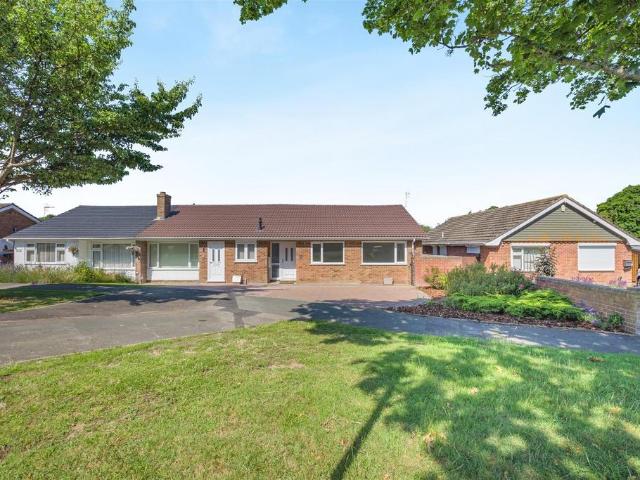 Bungalow for sale in Midway, Kent