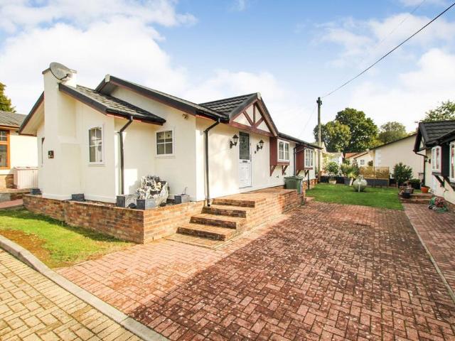Bungalow for sale in Midway, Kent