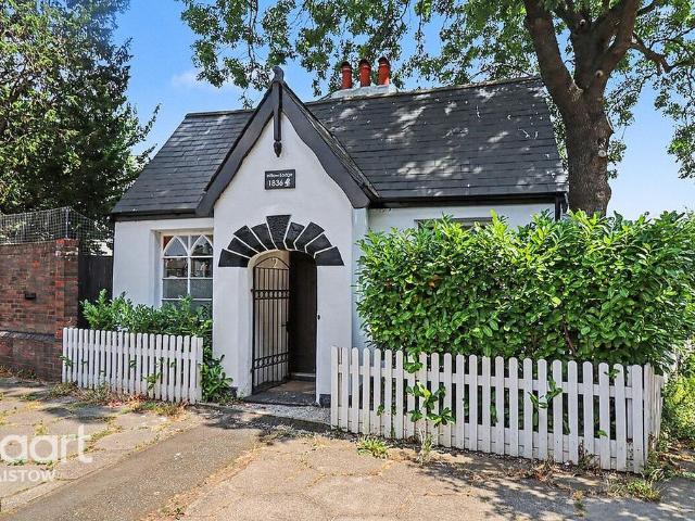 Bungalow for sale in Plaistow, Greater London