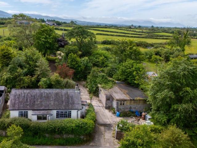 Bungalow for sale in Y Felinheli, Wales
