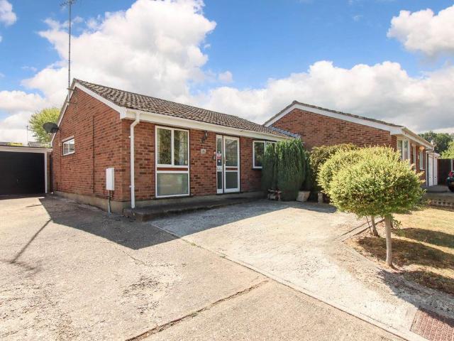 Bungalow for sale in Woodhall Farm, Pouchen End