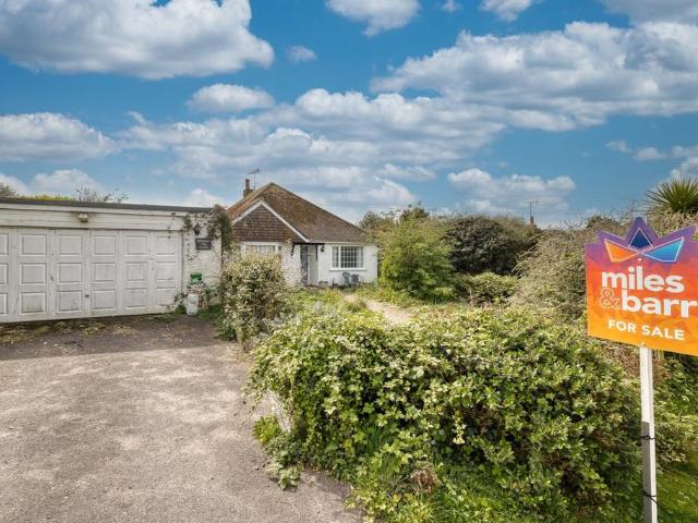 Bungalow for sale in Acol, Kent