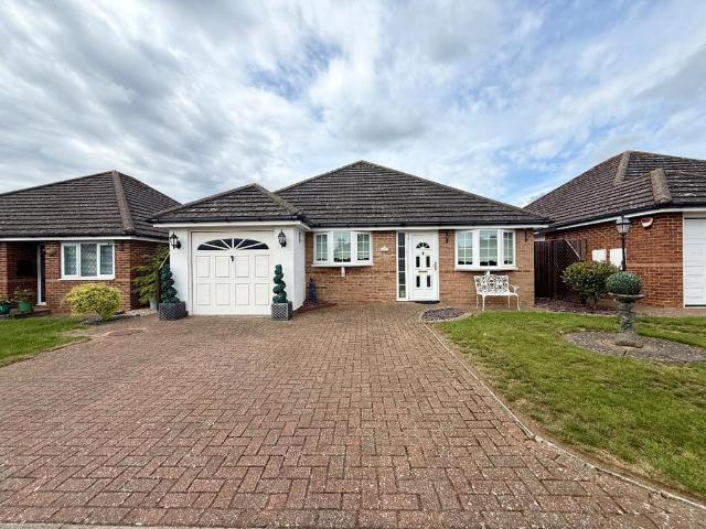 Bungalow for sale in Warden Hill, Luton
