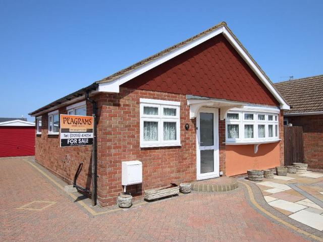 Bungalow for sale in Holland-on-Sea, Dale Hill