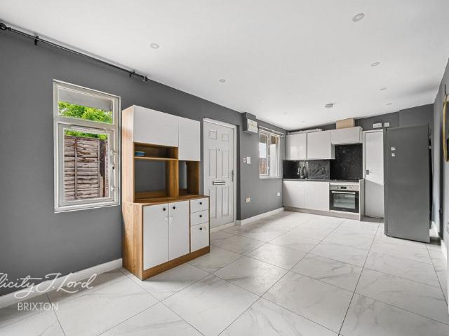 Bungalow for sale in London Borough of Lambeth, Greater London