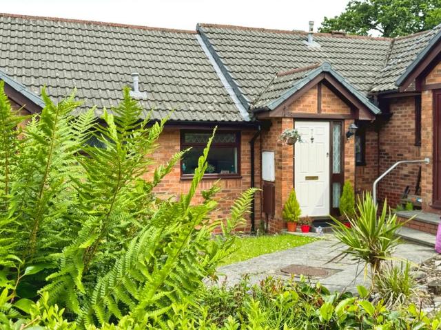 Bungalow for sale in Grovesend and Waungron, Gorseinon