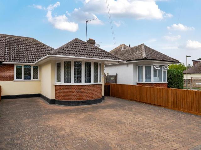 Bungalow for sale in Shepperton, Spelthorne