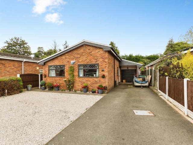 Bungalow for sale in Little Mountain, Wales