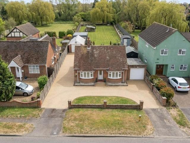 Bungalow for sale in Chipping Hill, Essex