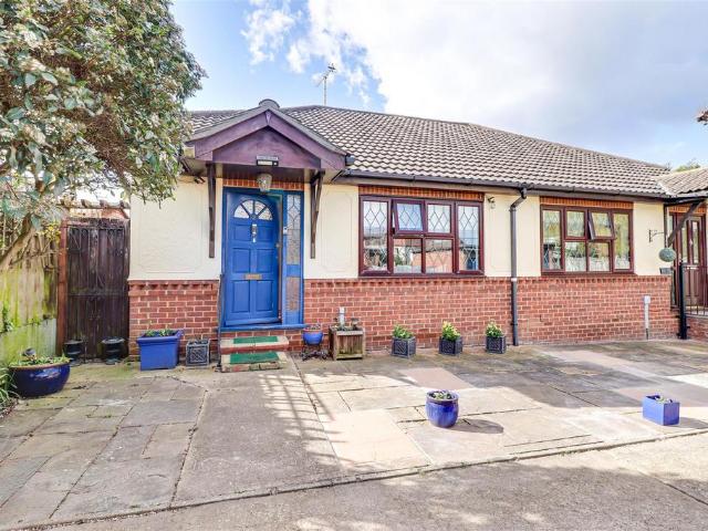 Bungalow for sale in Alton Barnes, Essex