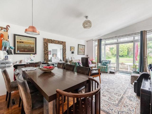 Bungalow for sale in Harrow Weald, Greater London