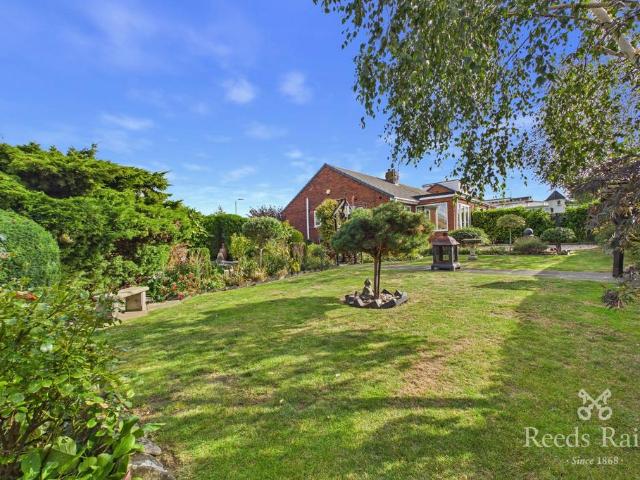 Bungalow for sale in Hopetown, Wakefield