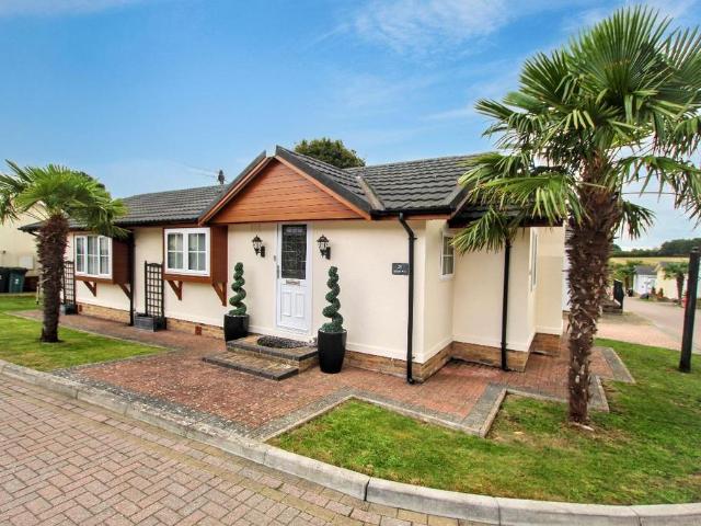 Bungalow for sale in Midway, Kent