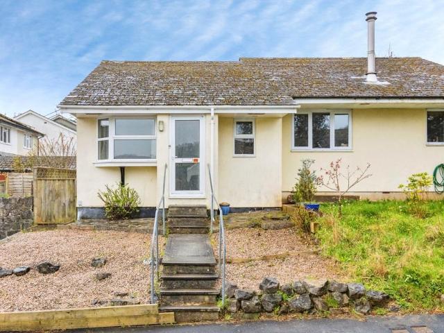 Bungalow for sale in Follaton, Strode