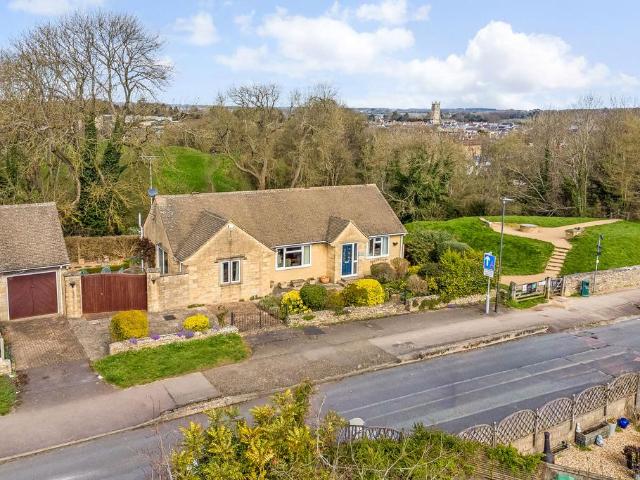 Bungalow for sale in Chesterton, Cotswold