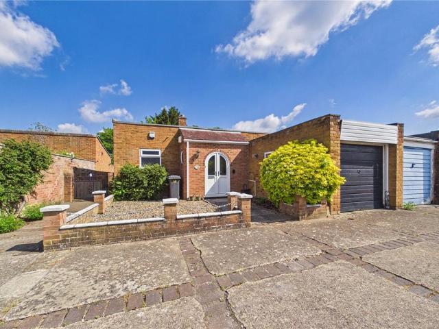 Bungalow for sale in Dee Park, Reading