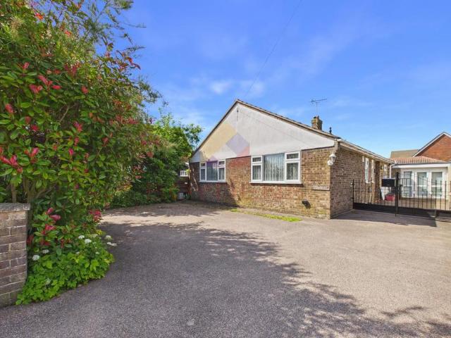 Bungalow for sale in Frinton and Walton, Dale Hill