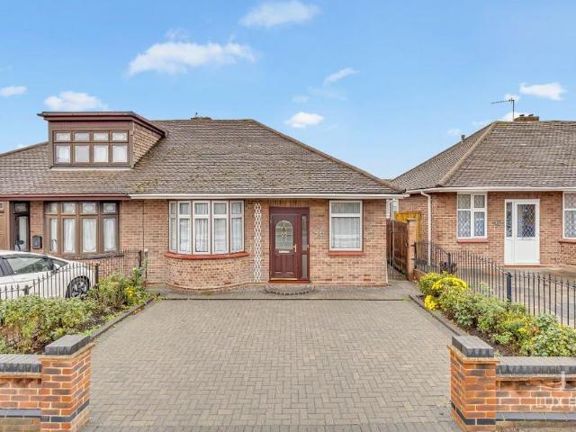 Bungalow for sale in London Borough of Havering, Greater London