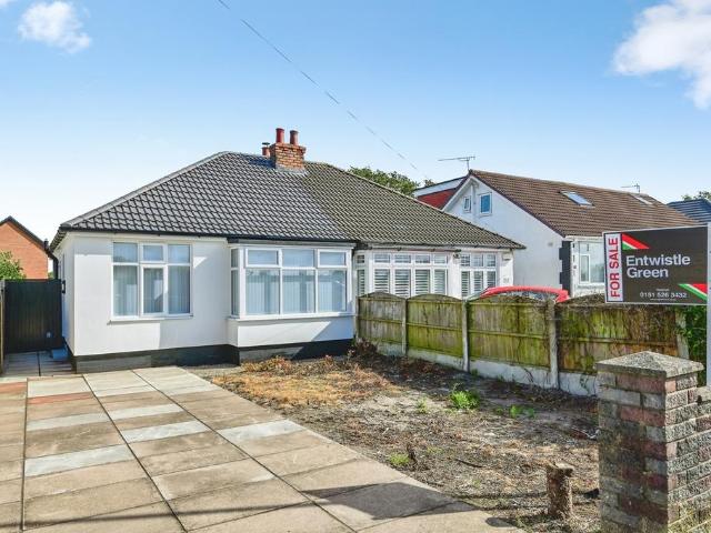 Bungalow for sale in Lydiate, Sefton