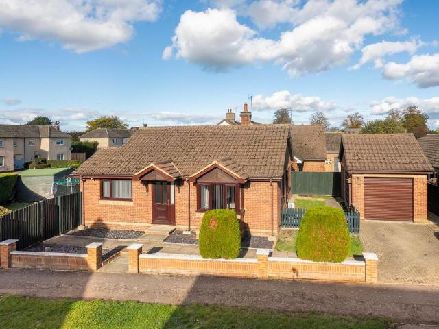 Bungalow for sale in Stotfold, Central Bedfordshire