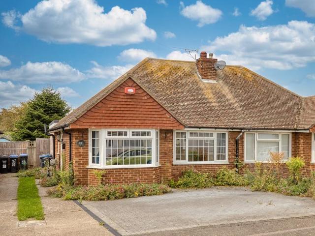 Bungalow for sale in West Dumpton, Acol
