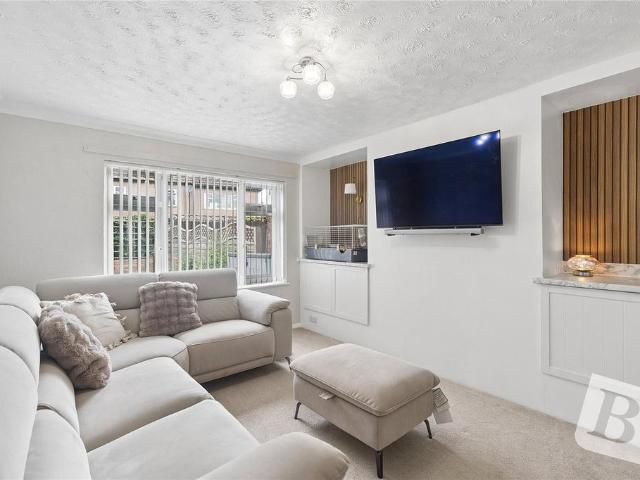 Bungalow for sale in South Hornchurch, Greater London
